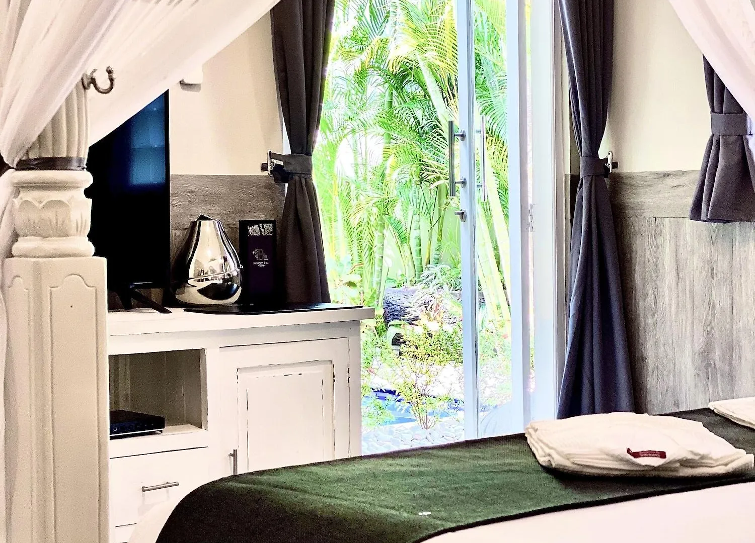 Frangipani Villa Seminyak Индонезия